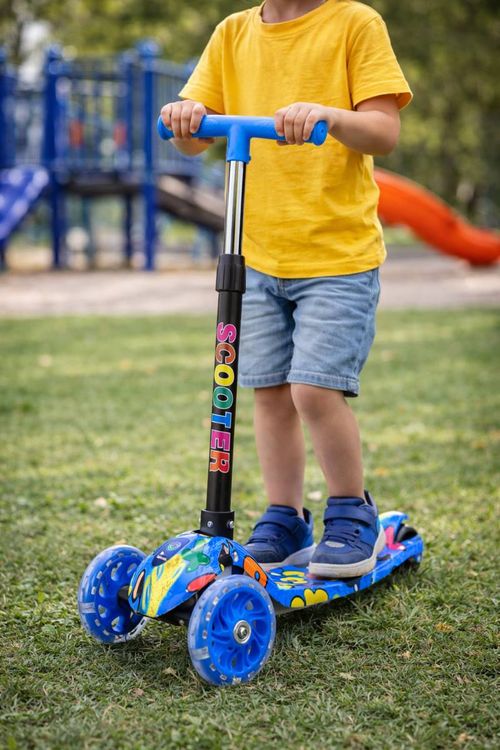 Monopatín con Luces Plegable Grafitti